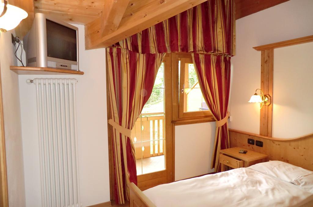 Albergo Garnì Costa Verde Bocenago Zimmer foto