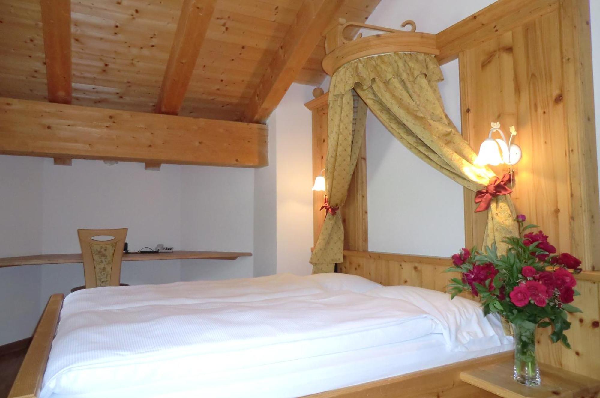Albergo Garnì Costa Verde Bocenago Zimmer foto